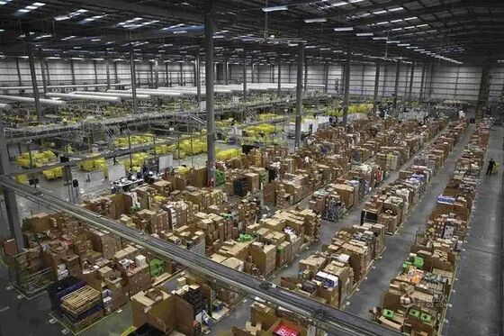Clear Span Anti-Corrosion Steel Warehouse for Global Logistics Park